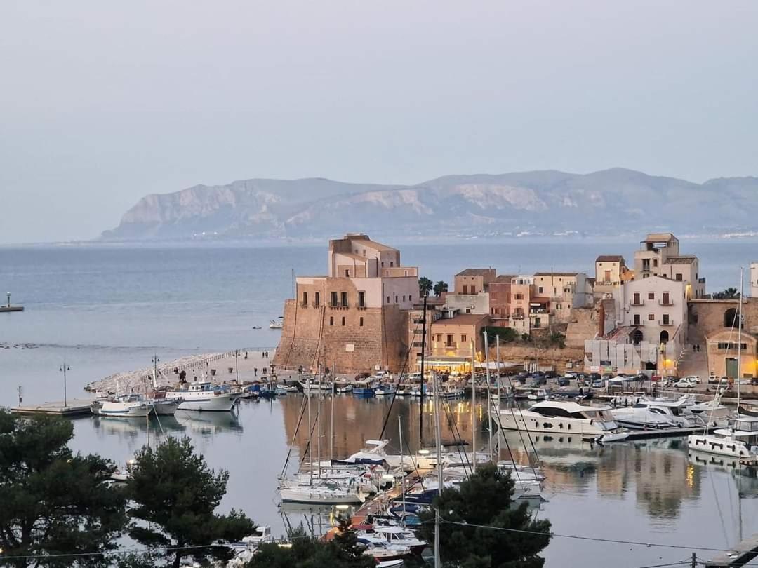 Golden House Appartement Castellammare del Golfo Buitenkant foto